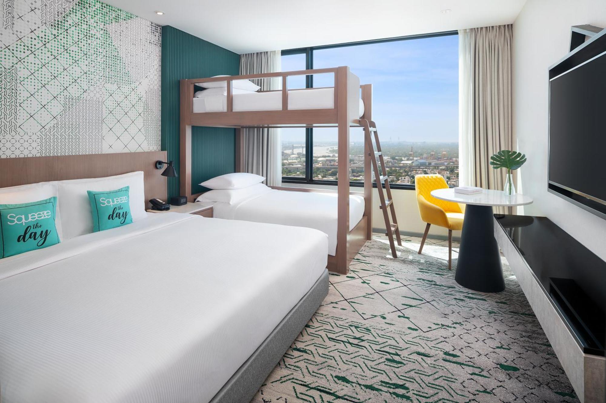 Avani Sukhumvit Bangkok - SHA Extra Plus Certified Bagian luar foto Family room