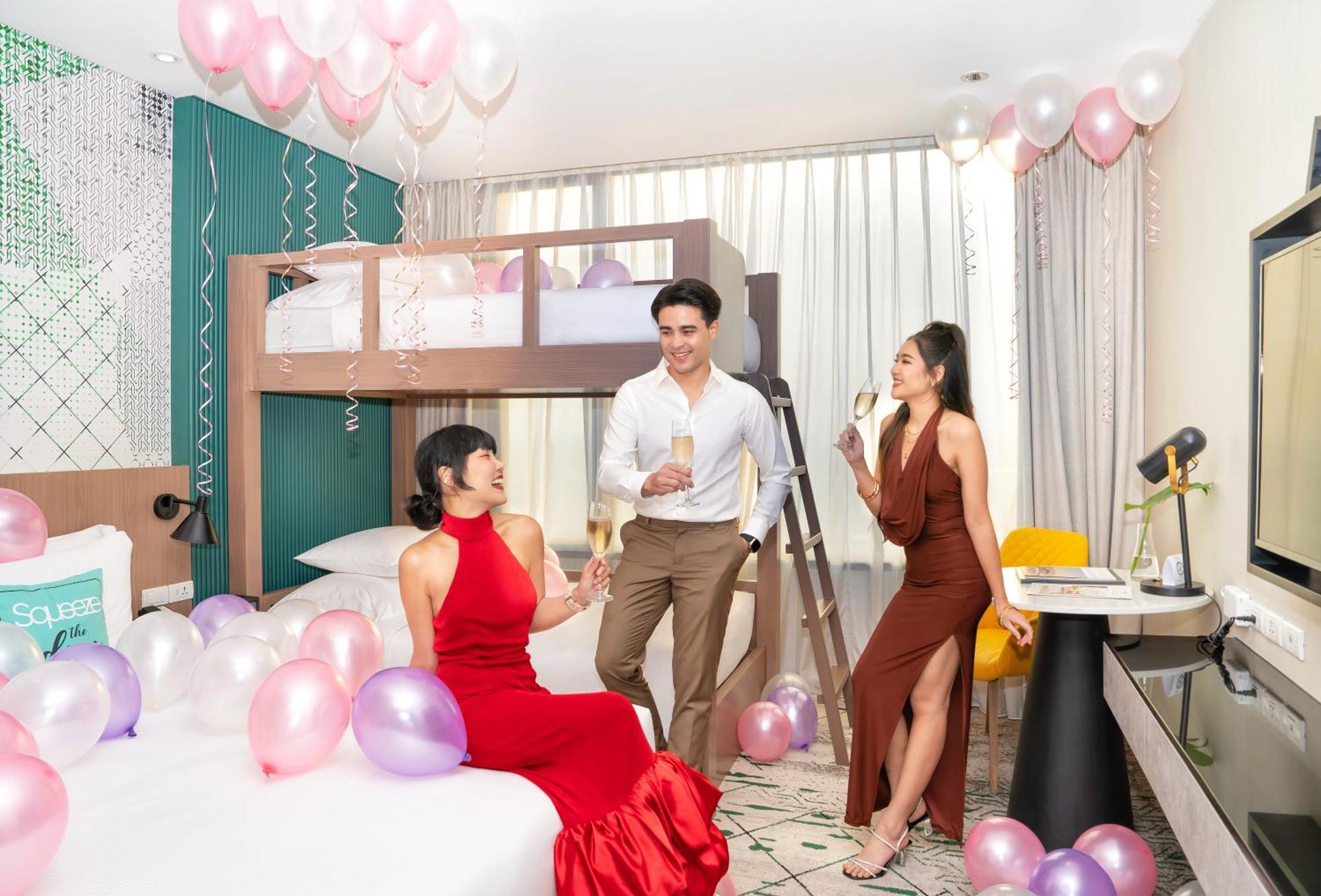 Avani Sukhumvit Bangkok - SHA Extra Plus Certified Bagian luar foto A room at the hotel