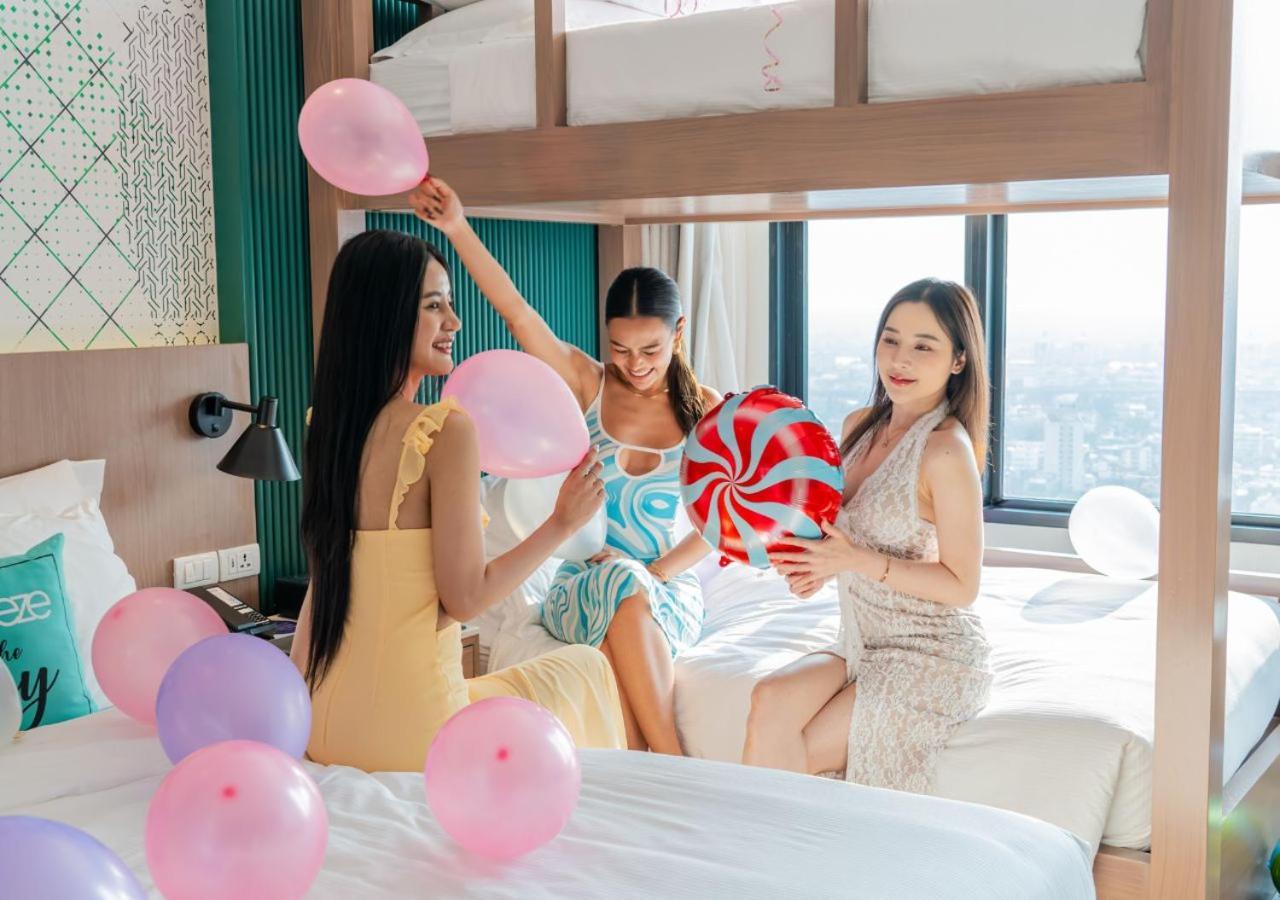 Avani Sukhumvit Bangkok - SHA Extra Plus Certified Bagian luar foto Balloons are used for party decorations